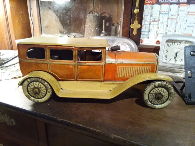 Limusina hojalata alemana años 30