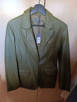 Americana verde efecto piel mujer