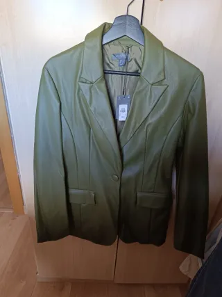 Americana verde efecto piel mujer