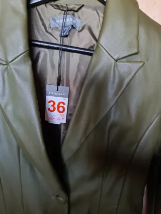 Americana verde efecto piel mujer