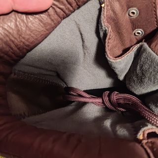 Anfibi militari marroni