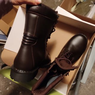 Anfibi militari marroni