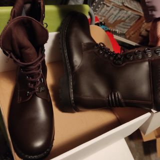 Anfibi militari marroni