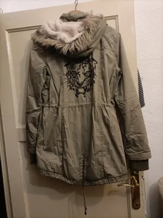 Chaquetón verde militar con capucha