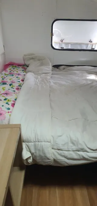 Caravana con avance y cocina trastero