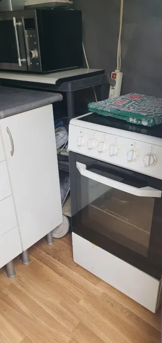 Caravana con avance y cocina trastero