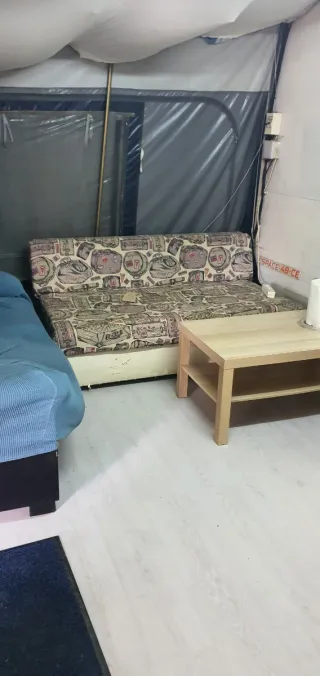 Caravana con avance y cocina trastero