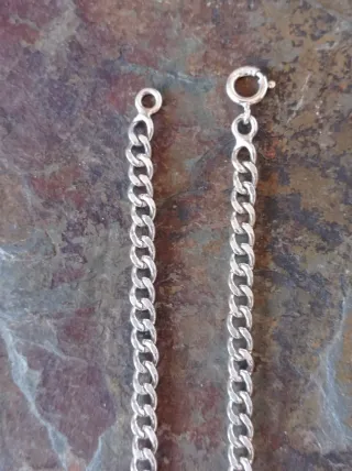 Cadena de plata de ley