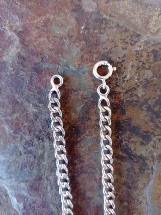 Cadena de plata de ley