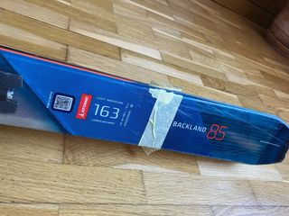 Esquís Atomic Backland 85 con fijaciones Dynafit