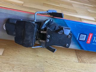 Esquís Atomic Backland 85 con fijaciones Dynafit