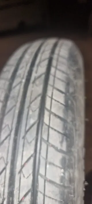 Neumático 135/80R13 70T