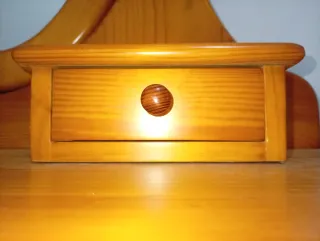 Cómoda de pino macizo con espejo y 7 cajones