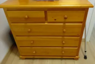 Cómoda de pino macizo con espejo y 7 cajones