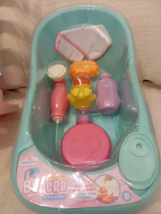 Cuna y bañera de juguete