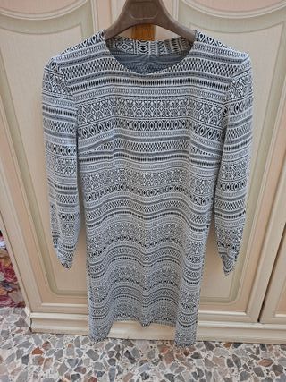 Abito fantasia geometrica