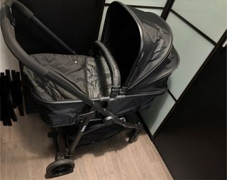 Silla de coche negra para bebé