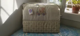 Protector de cuna con osito y coche