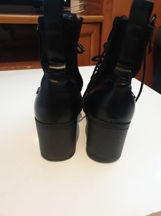 Botines negros mujer cordones tacón de piel