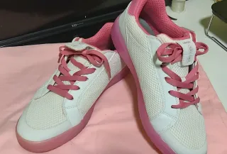 Tenis Geox blancos y rosas