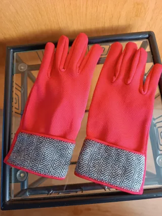Guantes rojos mujer con puño en gris