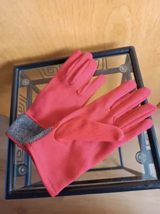 Guantes rojos mujer con puño en gris