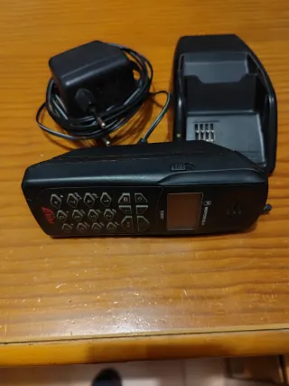 Teléfono Móvil antiguo Motorola GSM Negro.