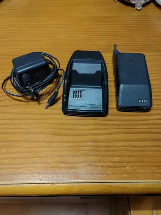 Teléfono Móvil antiguo Motorola GSM Negro.