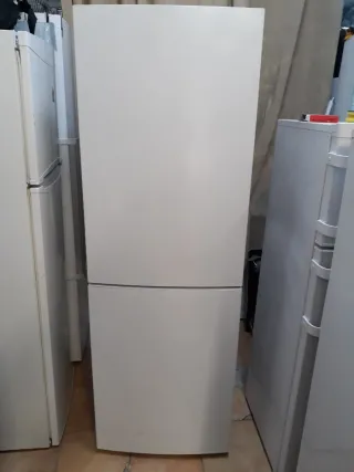 Nevera combi blanca Marca Haier altura 1:77 cm anc