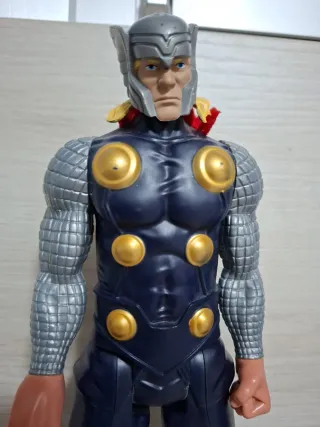 Muñeco Thor con Mjolnir 30 cm