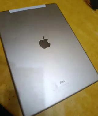 Lote 3 iPads Apple para piezas o recambios