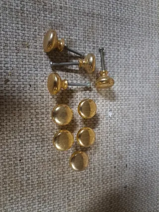 Tiradores dorados para muebles