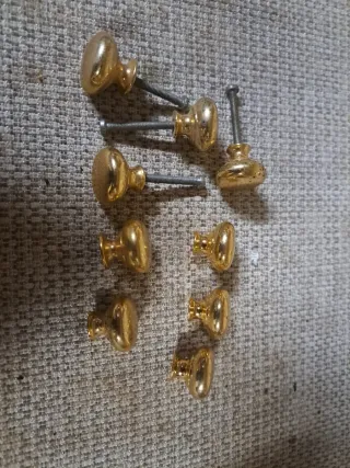 Tiradores dorados para muebles