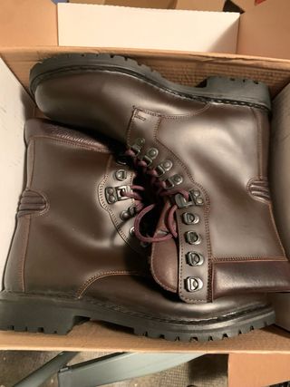 Anfibi in pelle marrone uomo