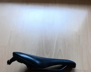 Sillín BONTRAGER VERSE COMP 145MM