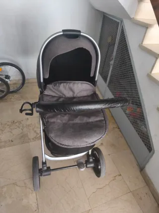 Carro de bebé y niño