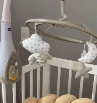 Móvil musical para cuna