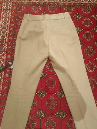 Pantalón beige elegante