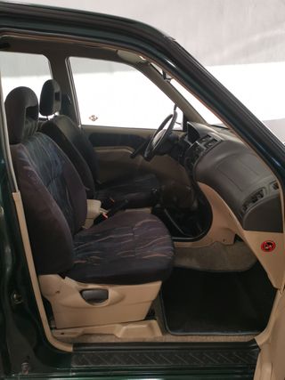 Nissan Terrano II 2000