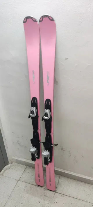 Esquís Upops rosa 151 cm mujer + fijaciones Salomo
