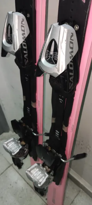 Esquís Upops rosa 151 cm mujer + fijaciones Salomo