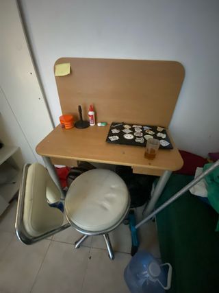 Mesa y silla de estudio