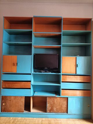 Estantería modular azul y madera