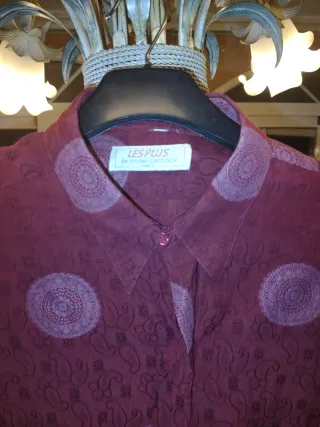 Camisa burdeos hombre