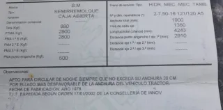 Remolque tractor rojo