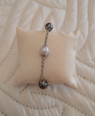 Pulsera de acero con perlas