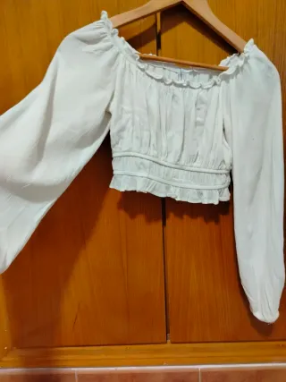 Blusa blanca manga larga escote elástico