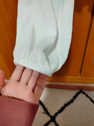 Blusa blanca manga larga escote elástico