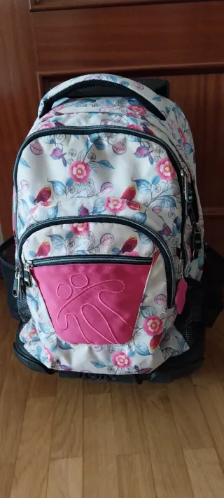 Mochila con ruedas y estampado floral marca TOTTO