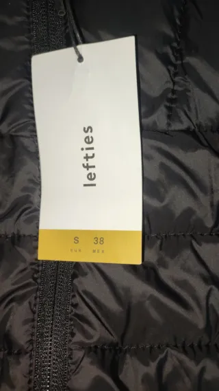 Chaleco Lefties Negro con etiquetas